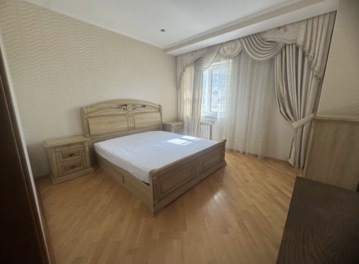 Аренда 2-комнатной квартиры 75 м², Евгения Харченко ул.