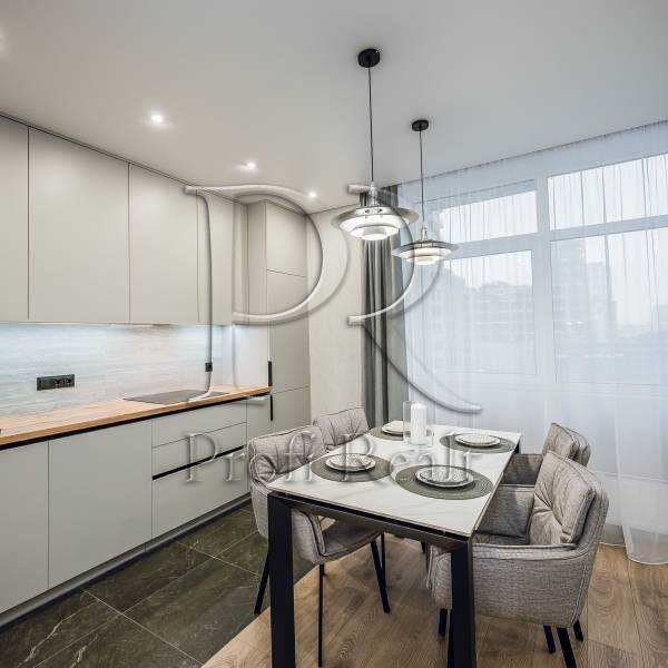 Продажа 2-комнатной квартиры 70 м², Александра Олеся ул., 1