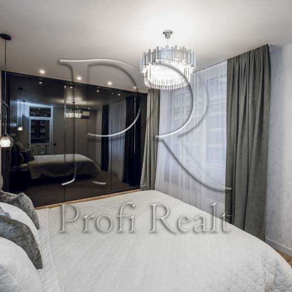 Продажа 2-комнатной квартиры 70 м², Александра Олеся ул., 1