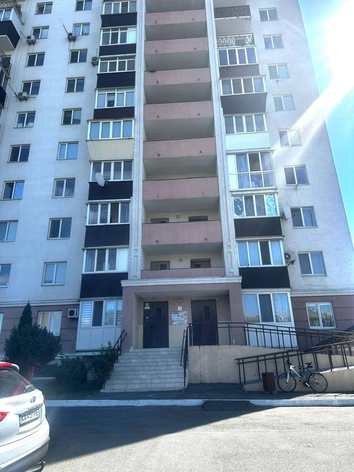 Продаж 1-кімнатної квартири 42 м², Привокзальна вул., 8