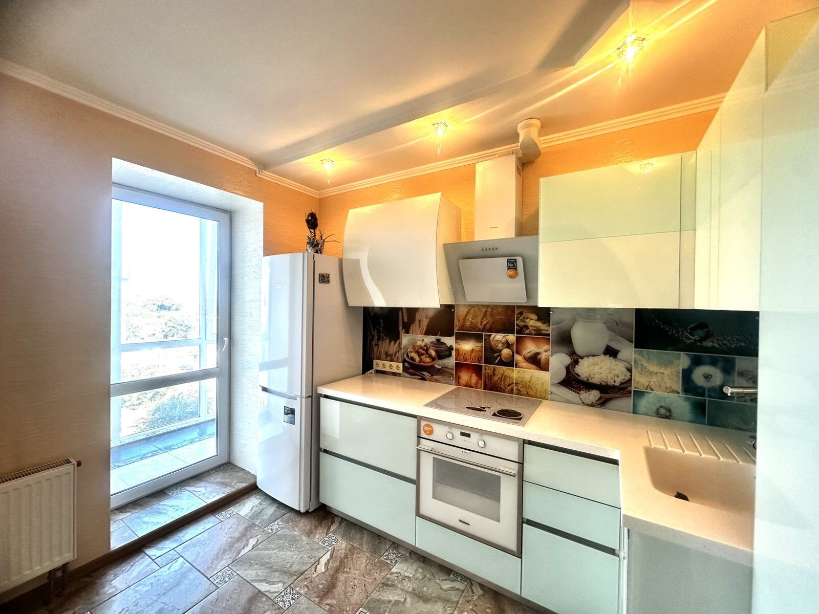 Продаж 1-кімнатної квартири 42 м², Привокзальна вул., 8