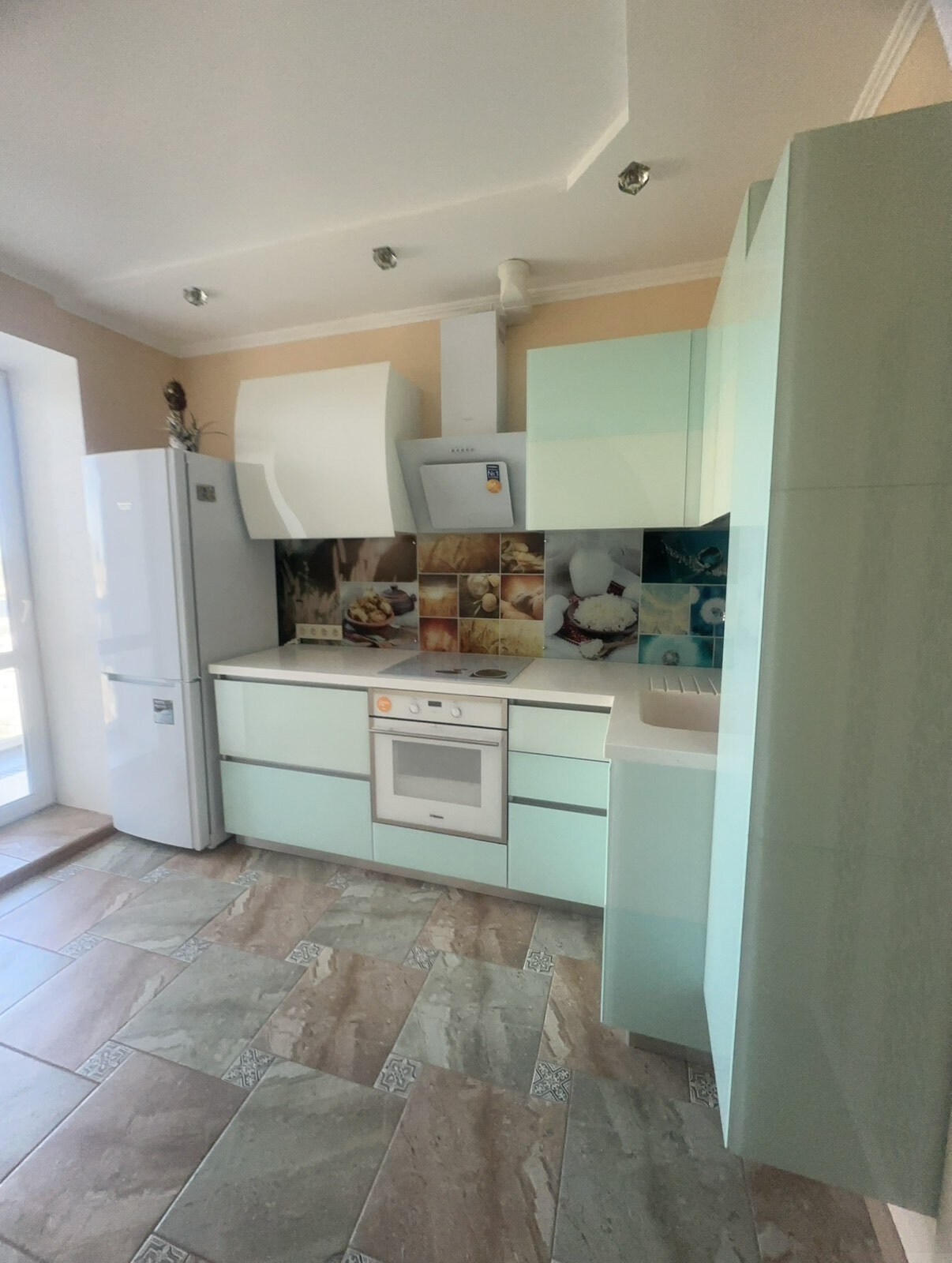 Продаж 1-кімнатної квартири 42 м², Привокзальна вул., 8