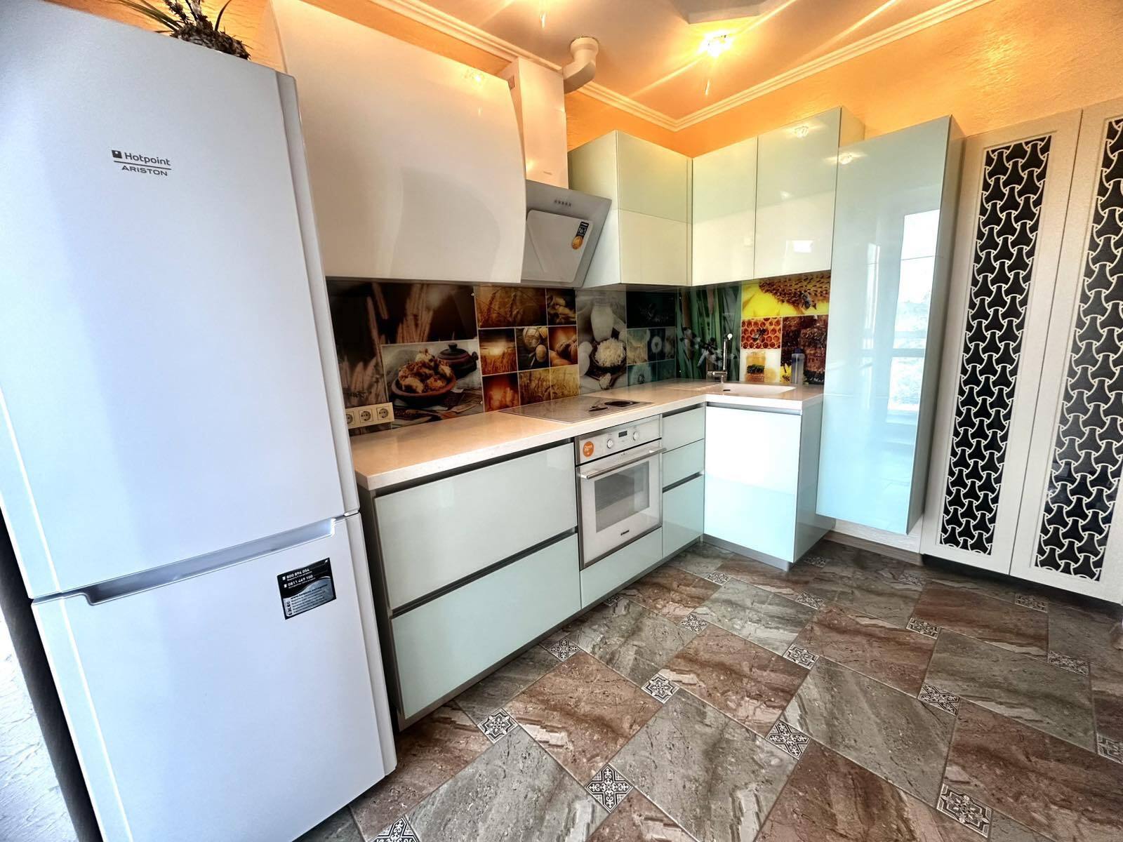 Продаж 1-кімнатної квартири 42 м², Привокзальна вул., 8