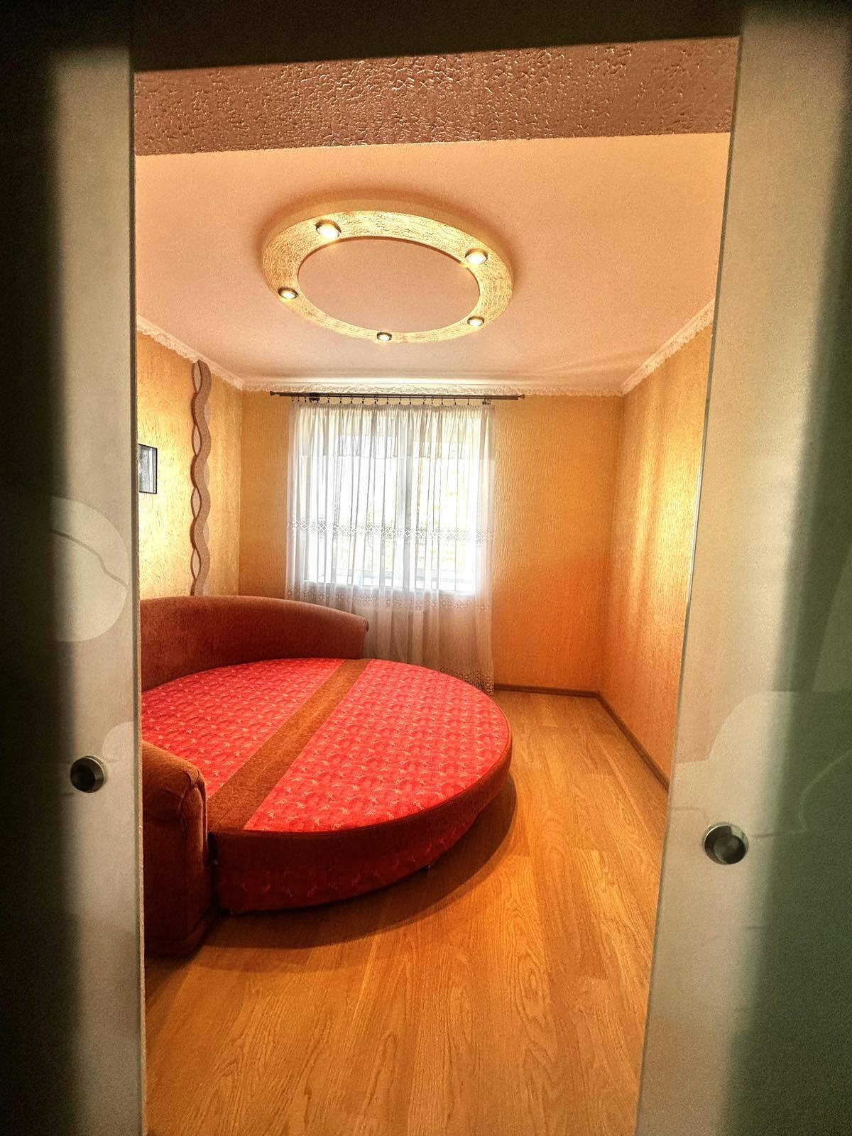 Продаж 1-кімнатної квартири 42 м², Привокзальна вул., 8