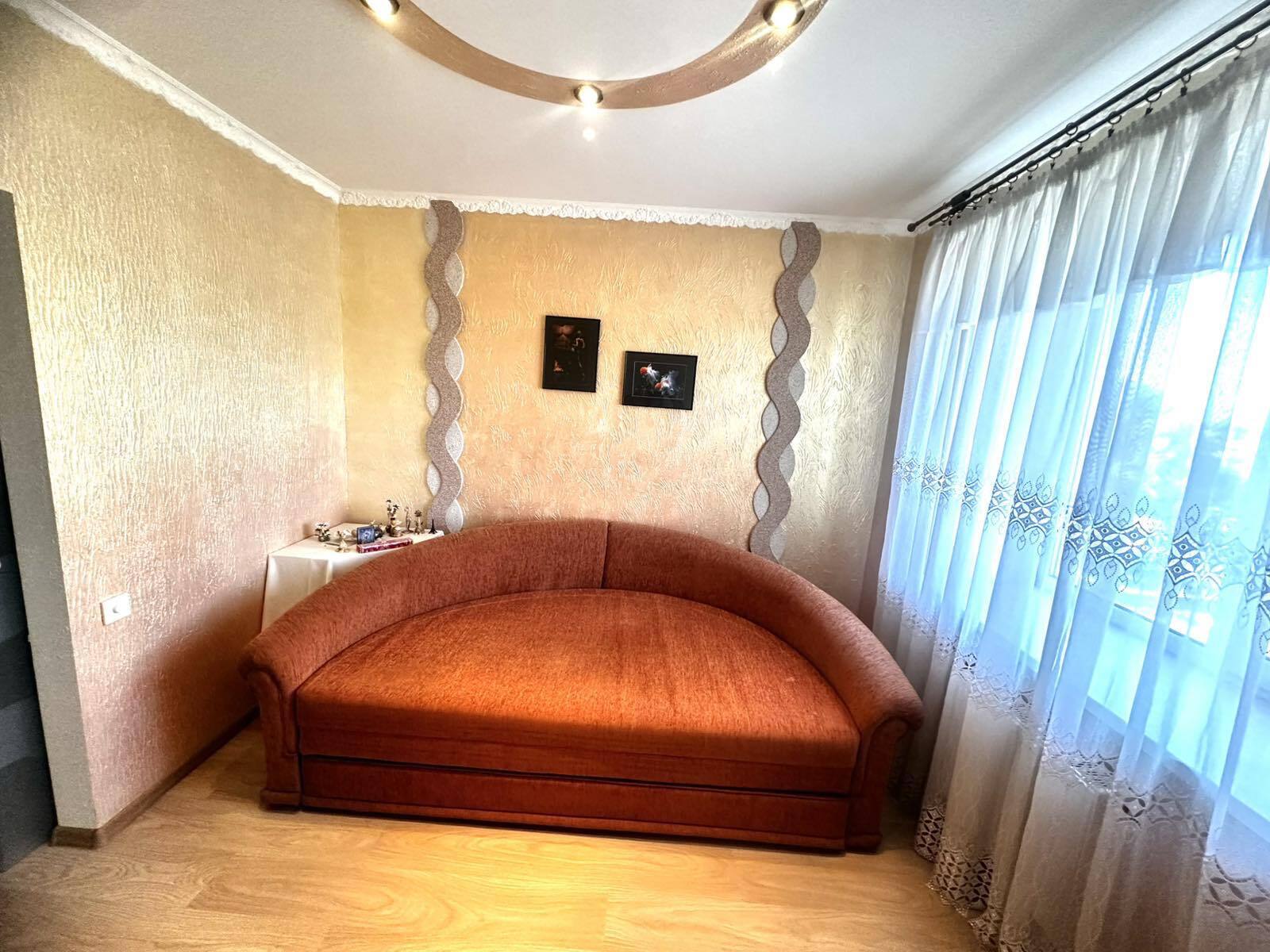 Продаж 1-кімнатної квартири 42 м², Привокзальна вул., 8