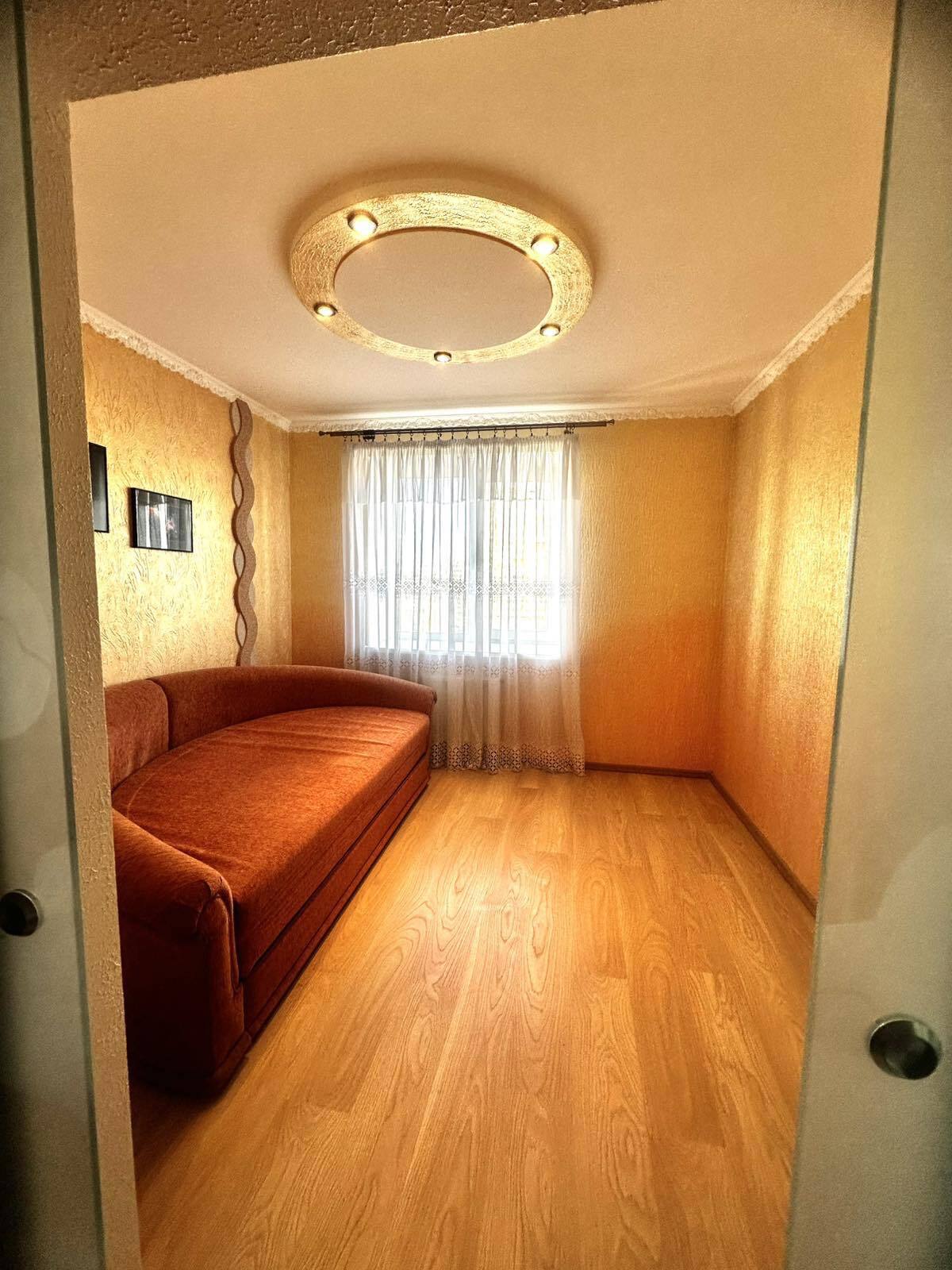 Продаж 1-кімнатної квартири 42 м², Привокзальна вул., 8