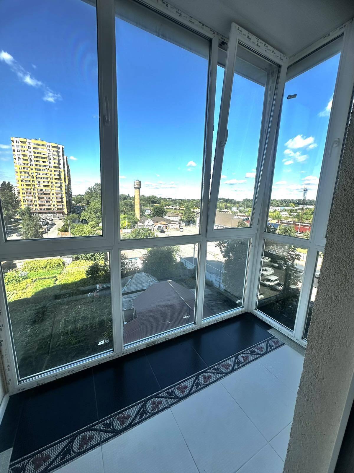 Продаж 1-кімнатної квартири 42 м², Привокзальна вул., 8