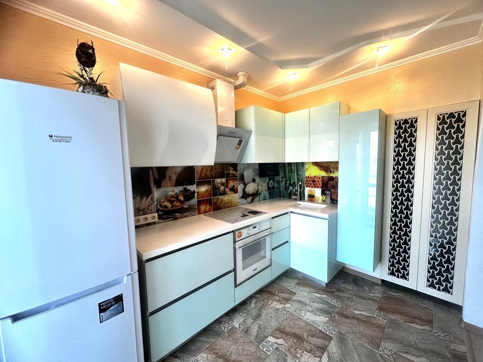 Продаж 1-кімнатної квартири 42 м², Привокзальна вул., 8