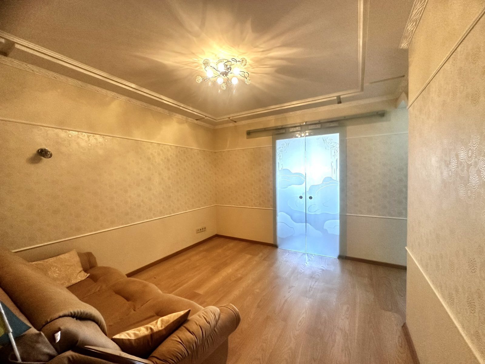 Продаж 1-кімнатної квартири 42 м², Привокзальна вул., 8