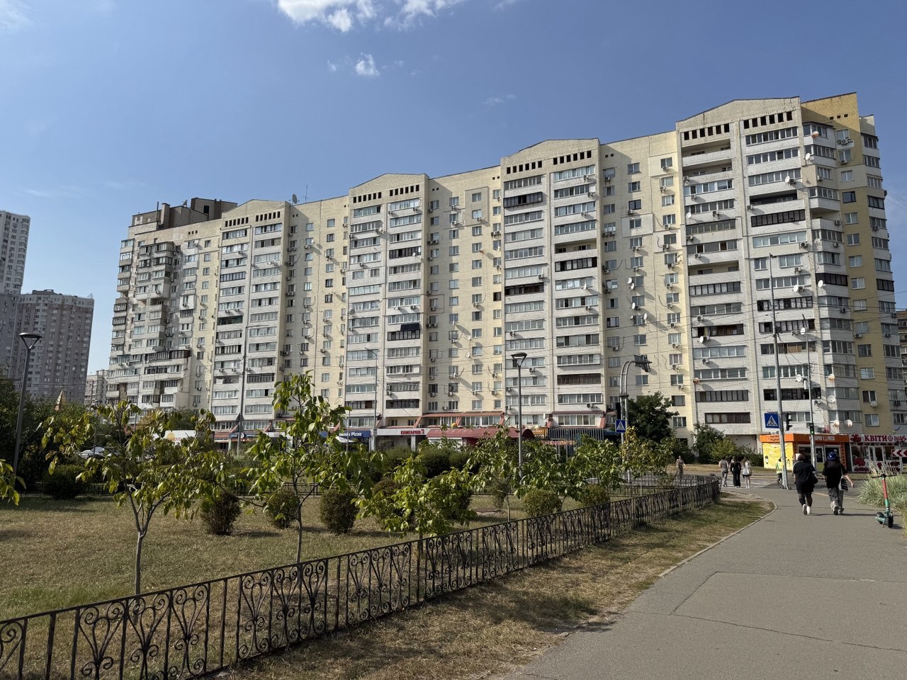 Продажа 2-комнатной квартиры 64 м², Драгоманова ул., 44А