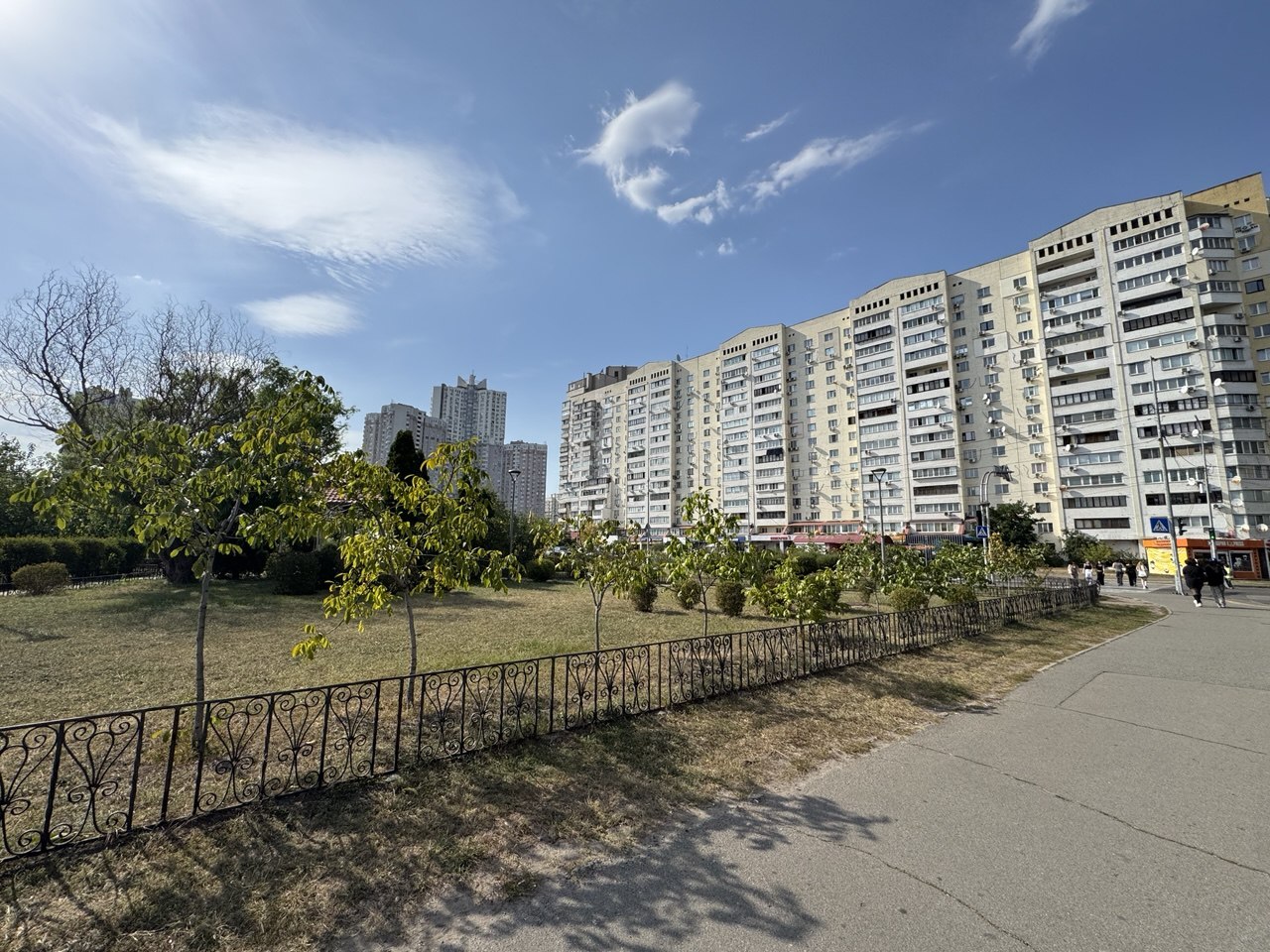 Продажа 2-комнатной квартиры 64 м², Драгоманова ул., 44А