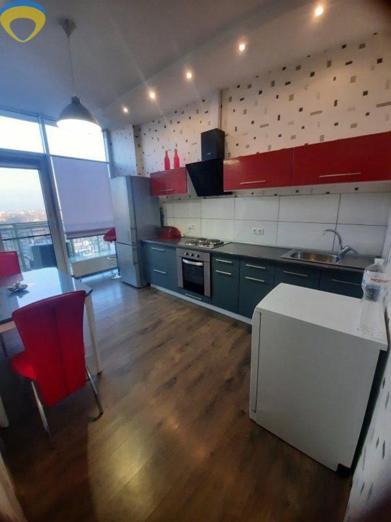 Продажа 1-комнатной квартиры 45 м², Жемчужная ул.