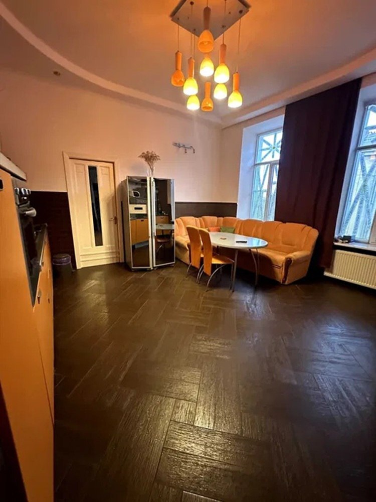Продажа 4-комнатной квартиры 153 м², Конная ул.