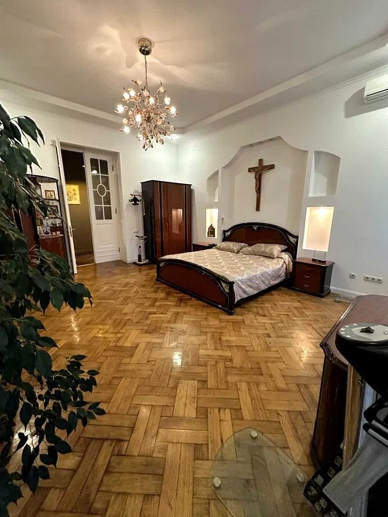 Продажа 4-комнатной квартиры 153 м², Конная ул.