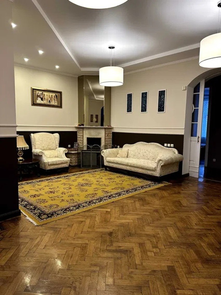 Продажа 4-комнатной квартиры 153 м², Конная ул.