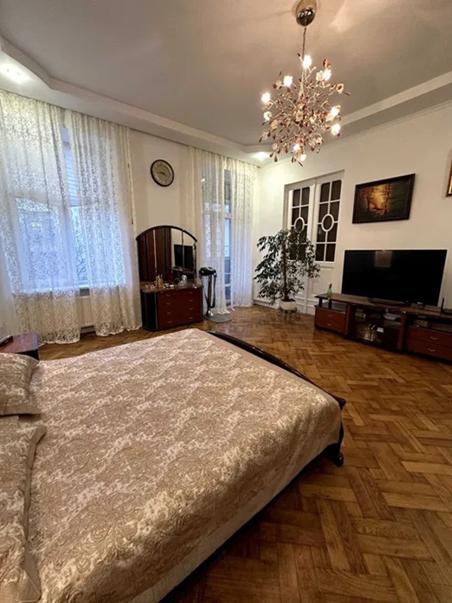 Продажа 4-комнатной квартиры 153 м², Конная ул.