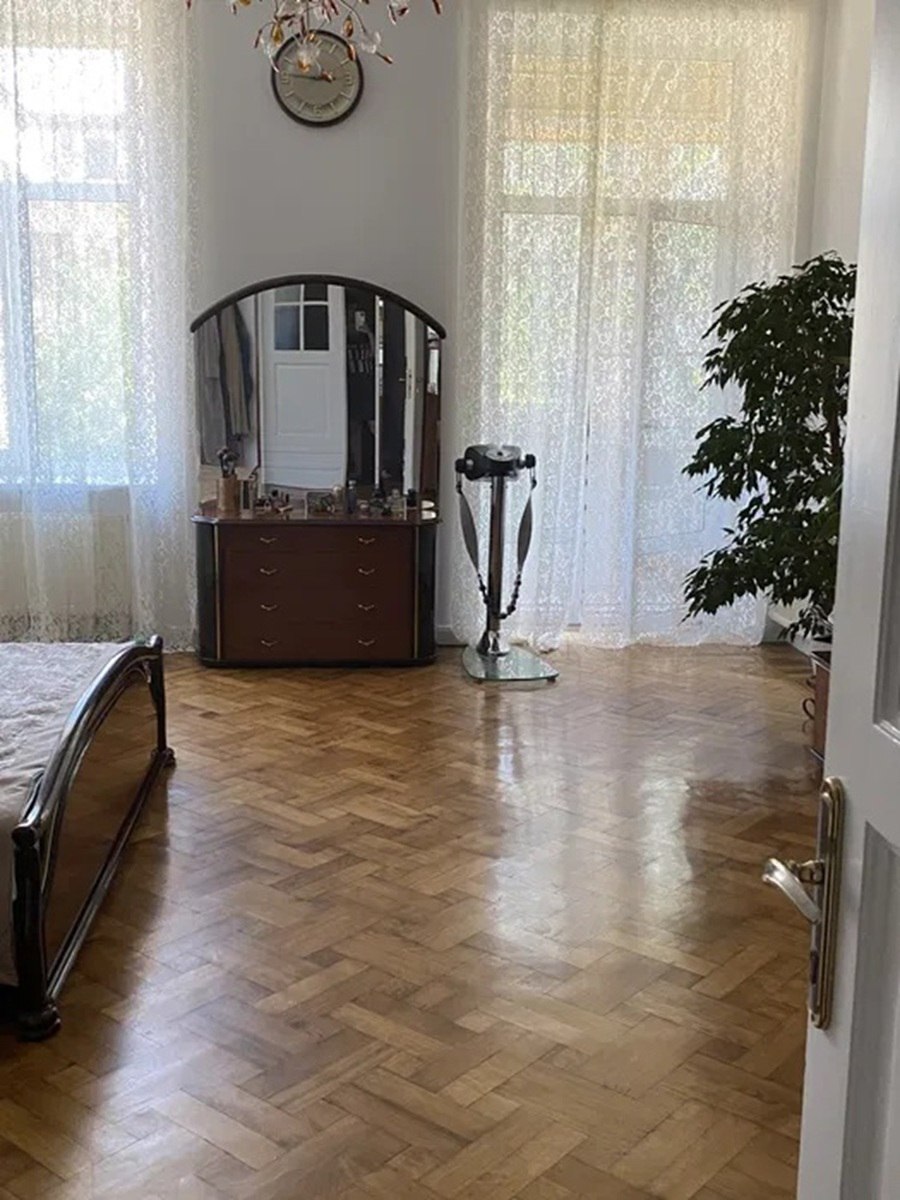 Продажа 4-комнатной квартиры 153 м², Конная ул.