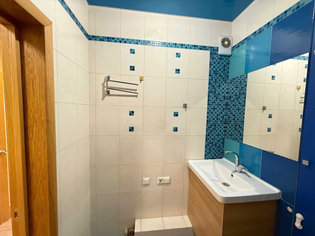 Продажа 1-комнатной квартиры 42 м², Комбинатная ул., 25А