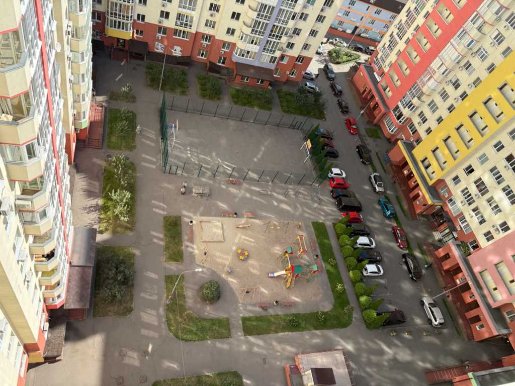 Продажа 1-комнатной квартиры 42 м², Комбинатная ул., 25А