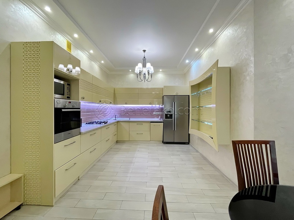Аренда дома 300 м², Офицерская ул., 1