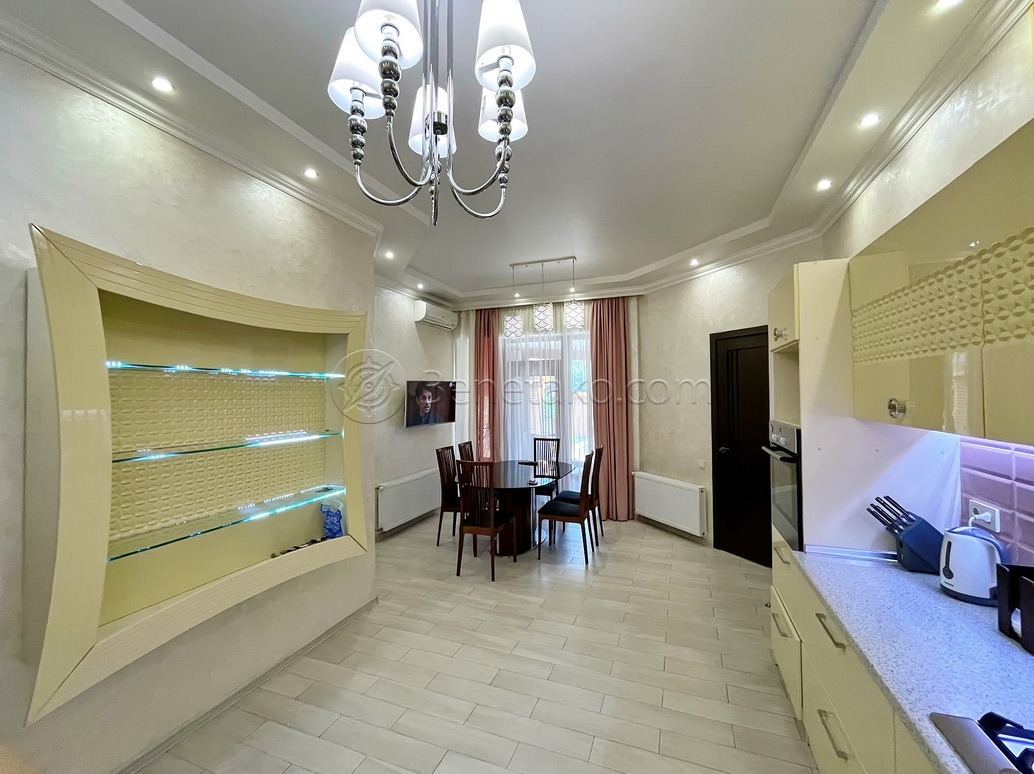 Аренда дома 300 м², Офицерская ул., 1