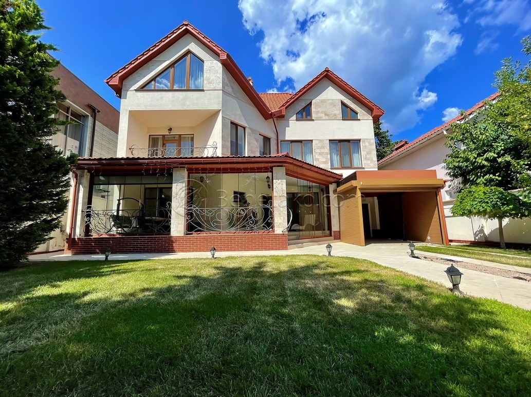 Аренда дома 300 м², Офицерская ул., 1