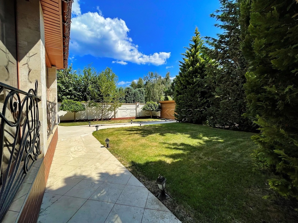 Аренда дома 300 м², Офицерская ул., 1