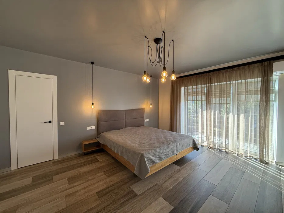 Оренда котеджу 210 м²