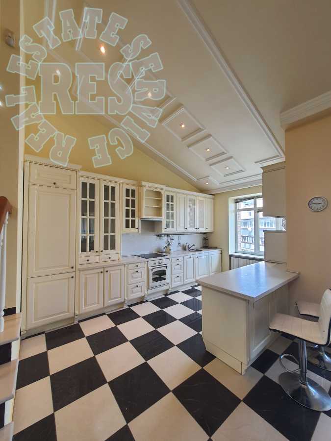 Аренда 3-комнатной квартиры 130 м², Панаса Мирного ул., 8