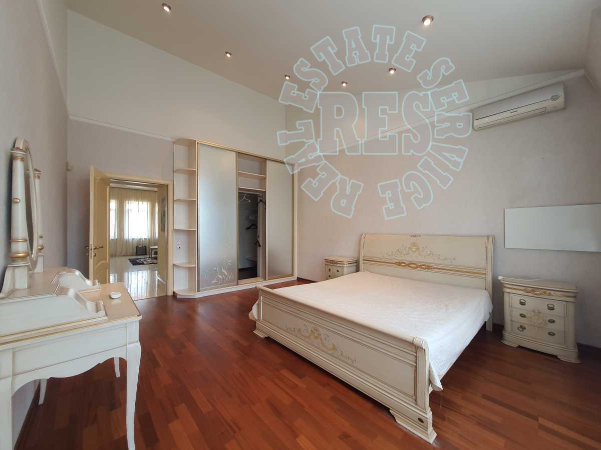 Аренда 3-комнатной квартиры 130 м², Панаса Мирного ул., 8