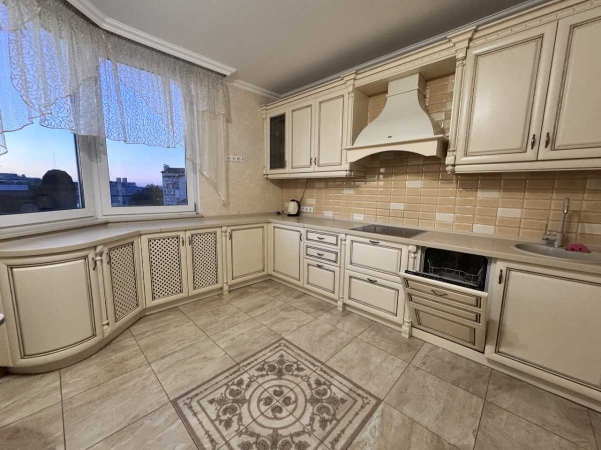 Аренда 3-комнатной квартиры 115 м², Степана Ковнира ул., Рудницкого, 3/7