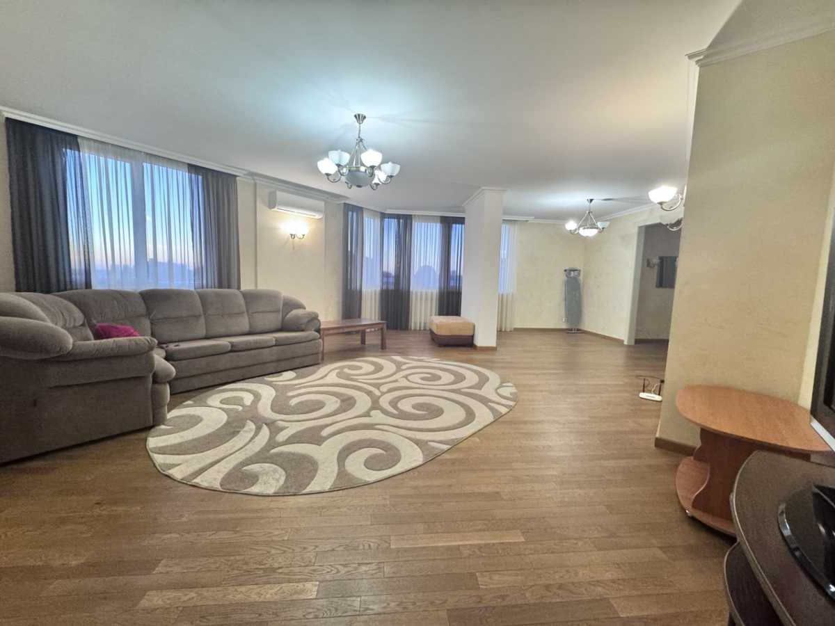 Аренда 3-комнатной квартиры 115 м², Степана Ковнира ул., Рудницкого, 3/7