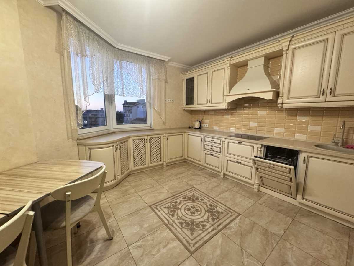 Аренда 3-комнатной квартиры 115 м², Степана Ковнира ул., Рудницкого, 3/7
