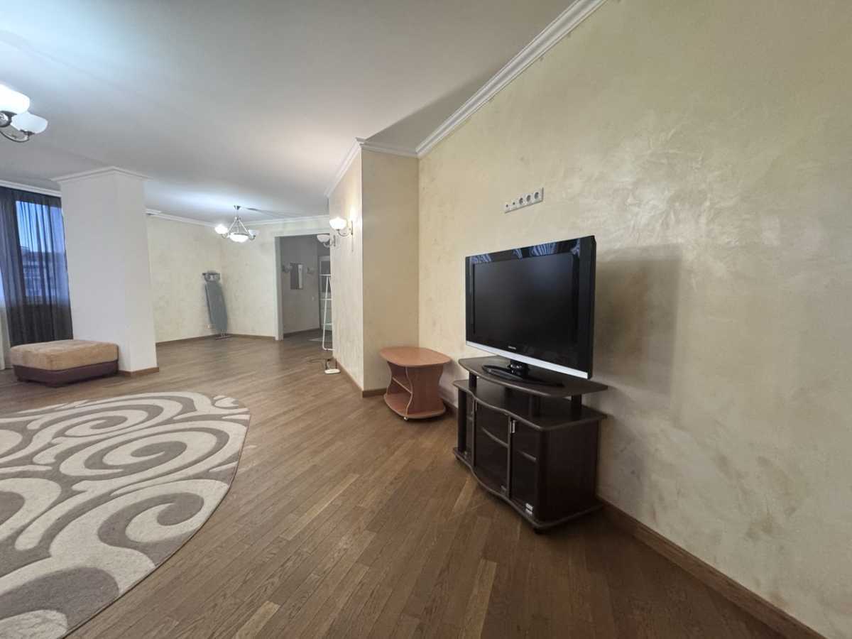 Аренда 3-комнатной квартиры 115 м², Степана Ковнира ул., Рудницкого, 3/7