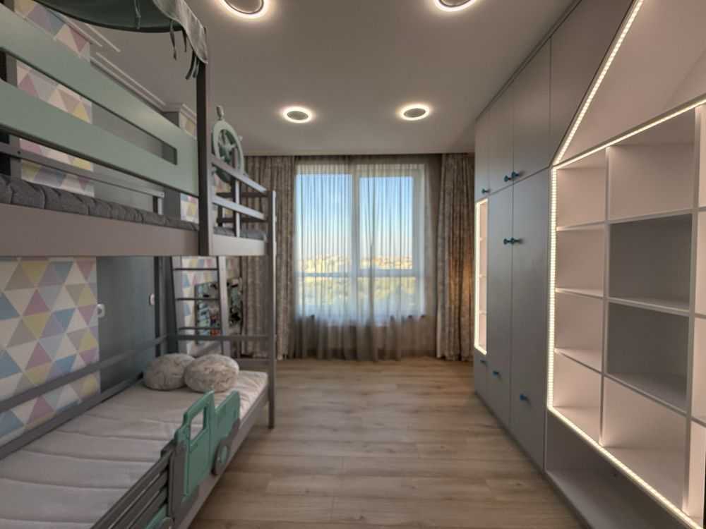 Продажа 3-комнатной квартиры 90 м², Соломенская ул., 20в