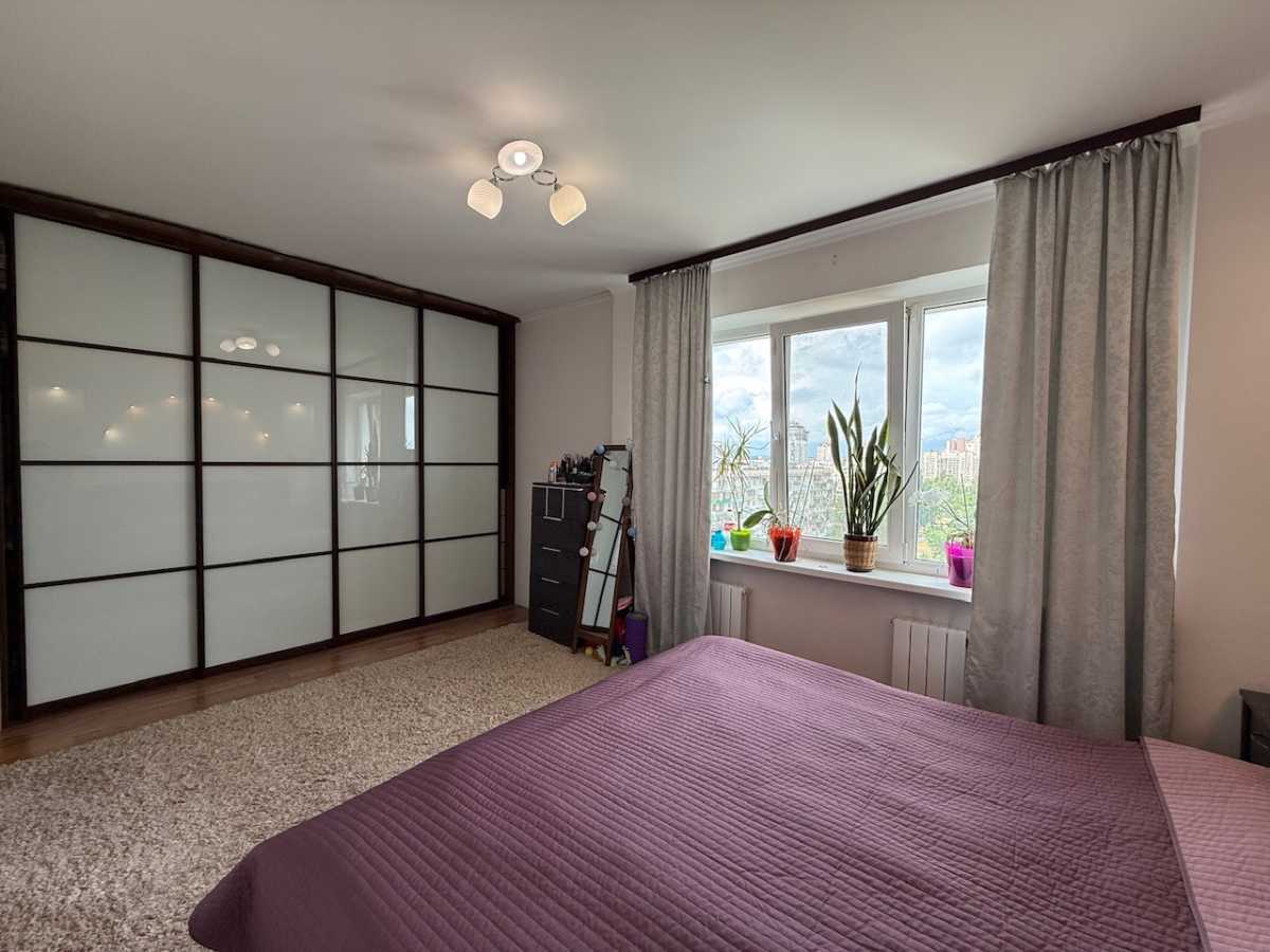 Продажа 3-комнатной квартиры 70 м², Маршала Малиновского ул., 27Б