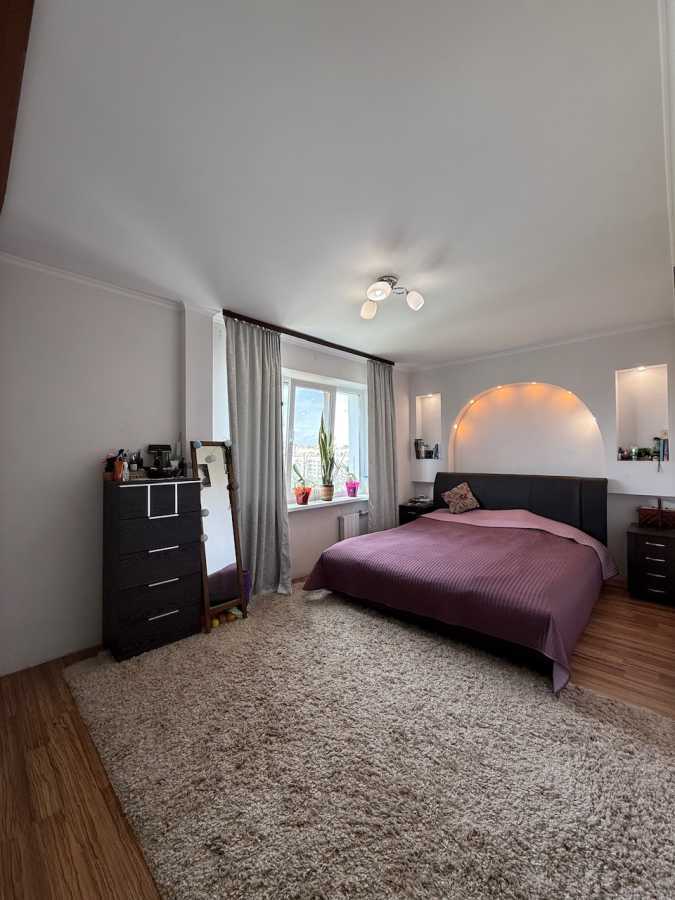 Продажа 3-комнатной квартиры 70 м², Маршала Малиновского ул., 27Б