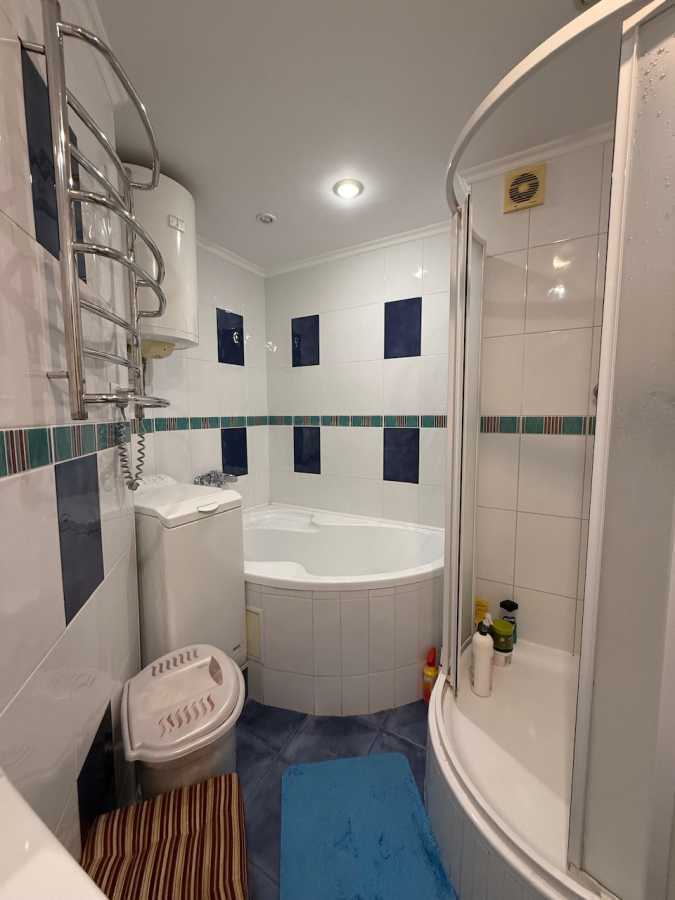 Продажа 3-комнатной квартиры 70 м², Маршала Малиновского ул., 27Б