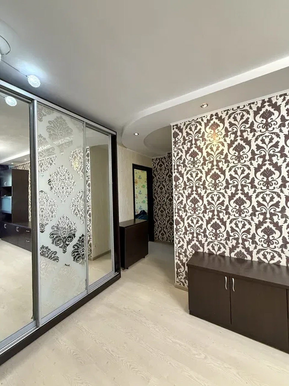 Продажа 3-комнатной квартиры 64 м², Слобожанский просп., 81