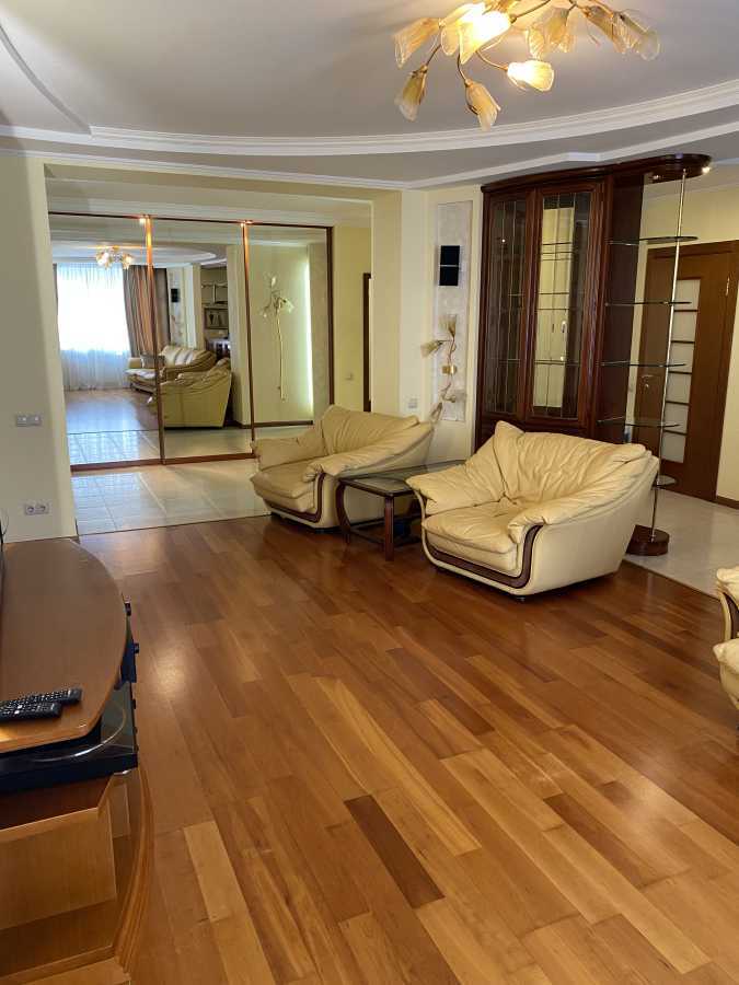 Аренда 3-комнатной квартиры 130 м², Вячеслава Черновола ул., 20