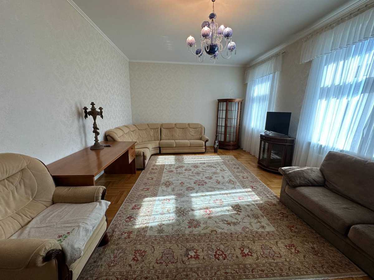 Аренда 3-комнатной квартиры 128 м², Евгения Коновальца пер., 13