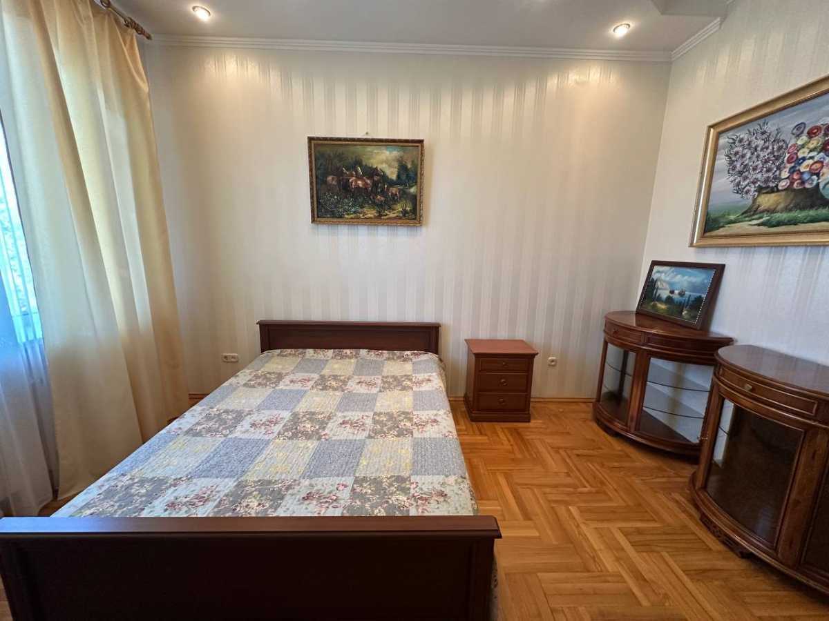 Аренда 3-комнатной квартиры 128 м², Евгения Коновальца пер., 13