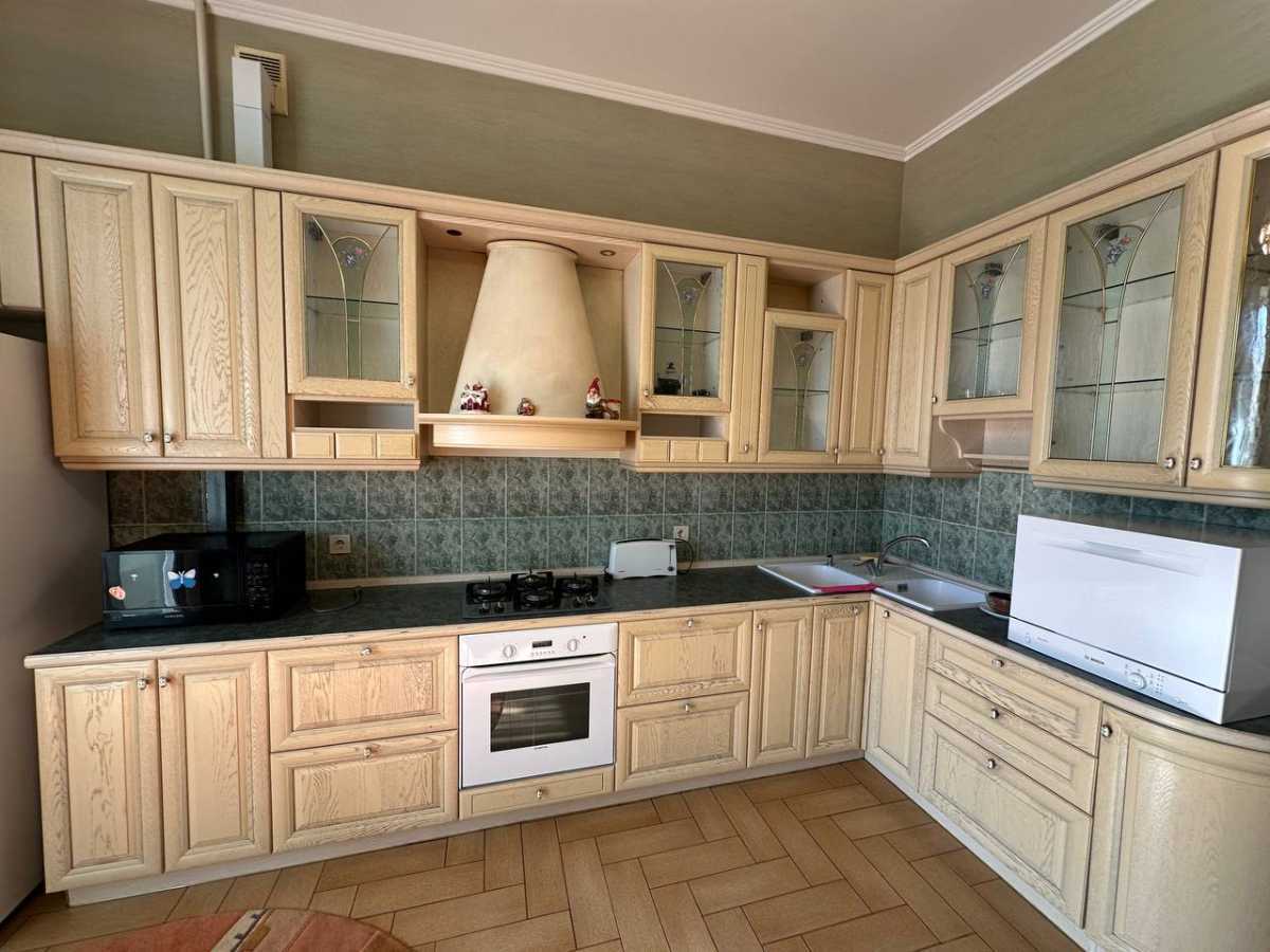 Аренда 3-комнатной квартиры 128 м², Евгения Коновальца пер., 13