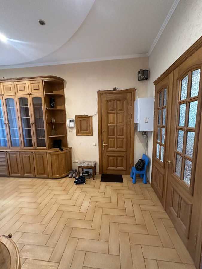 Аренда 3-комнатной квартиры 128 м², Евгения Коновальца пер., 13
