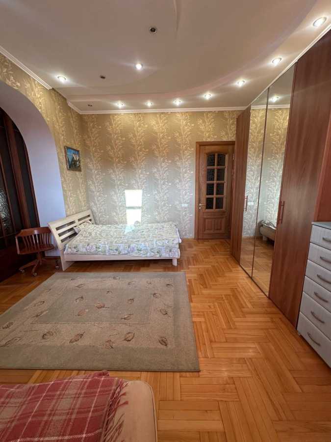 Аренда 3-комнатной квартиры 128 м², Евгения Коновальца пер., 13