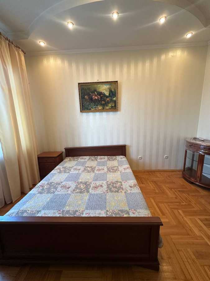 Аренда 3-комнатной квартиры 128 м², Евгения Коновальца пер., 13