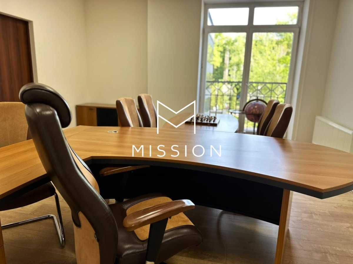 Аренда 3-комнатной квартиры 138 м², Институтская ул., 18А