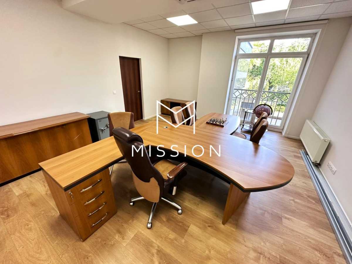 Аренда 3-комнатной квартиры 138 м², Институтская ул., 18А