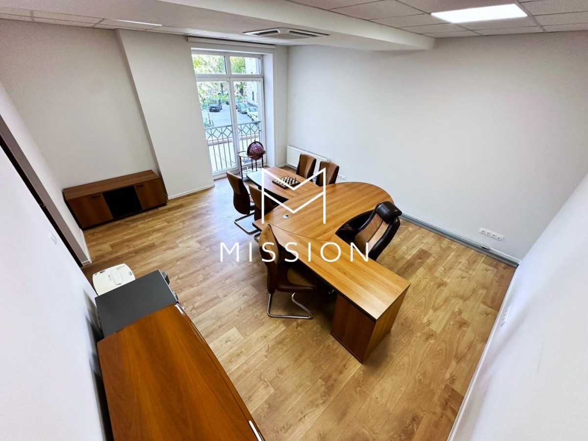 Аренда 3-комнатной квартиры 138 м², Институтская ул., 18А