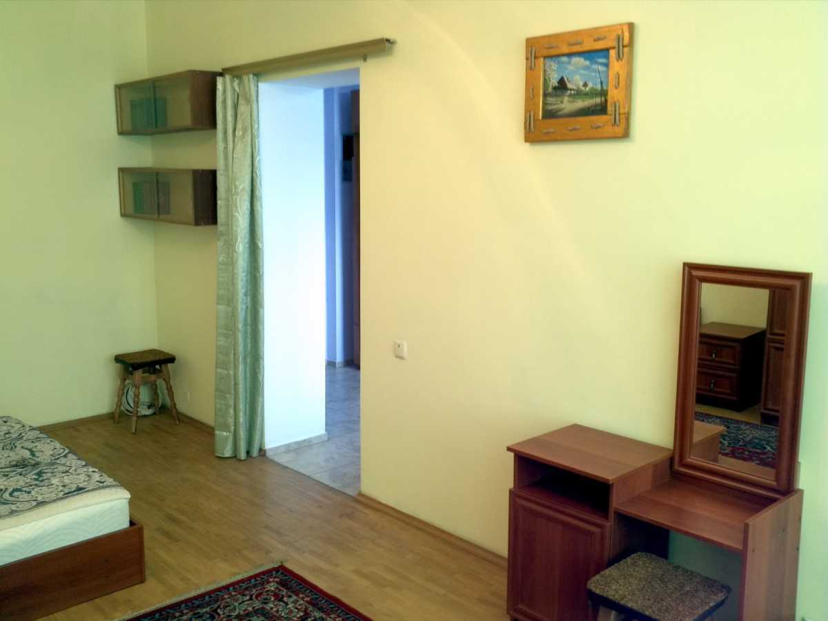 Аренда 1-комнатной квартиры 52 м², Строителей ул., 30